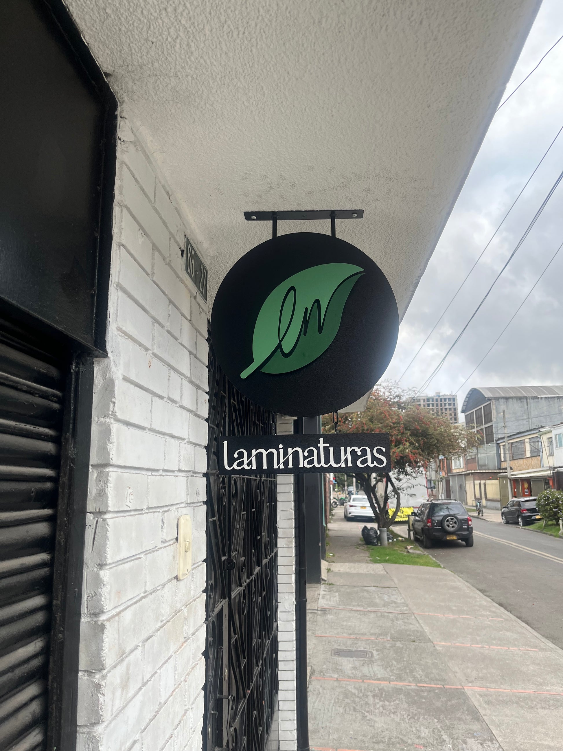 Tu aviso personalizado en metal